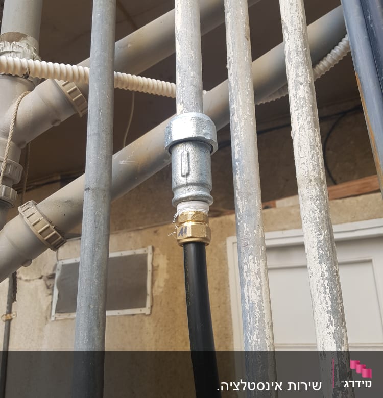 צינורות מתכת וחיבורי אינסטלציה